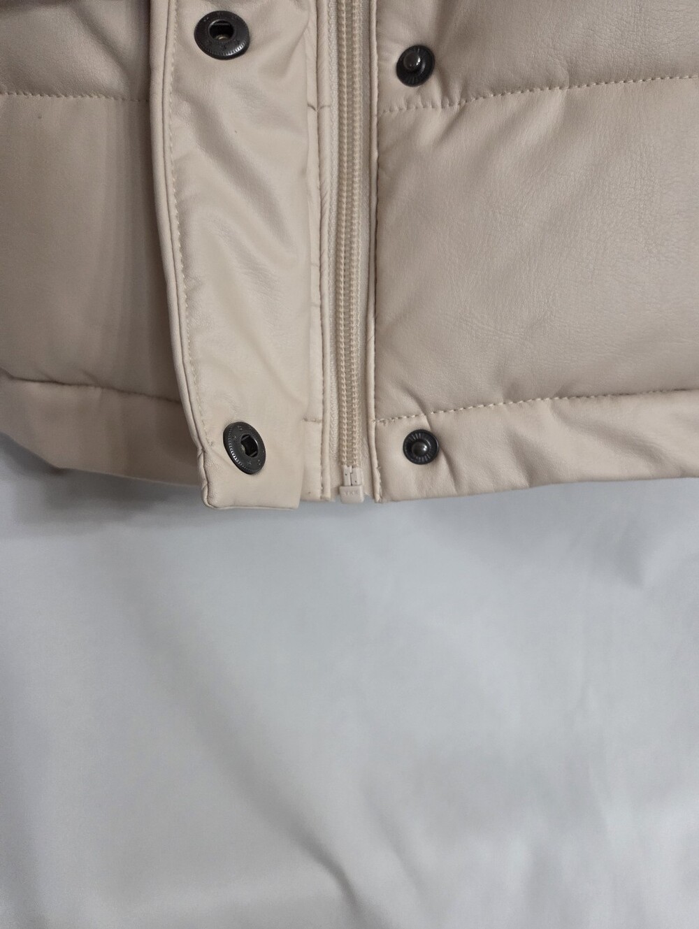 Offline By aerie Cropped Puffer Faux Leather Vest in Light Beige Size XS - Picture 6 of 9